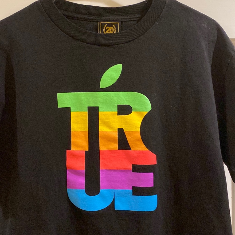 TRUE APPLE TEE